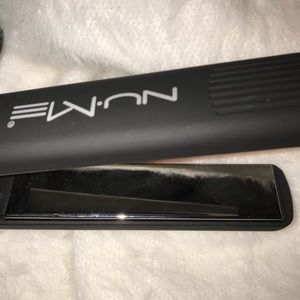NuMe Style Setter Flat Iron